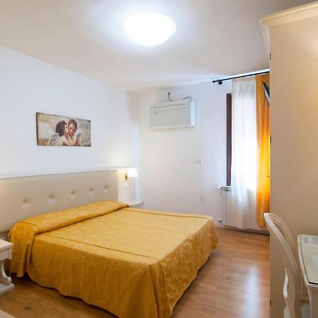 Albergo Ai Tolentini Venice Exterior photo
